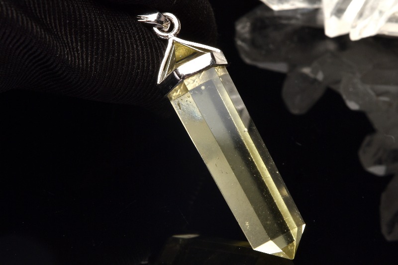 11日限定特別価格‼️高品質‼️リビアングラス貔貅・立体彫りペンダントトップ ☆リビアングラス☆ペンダントトップ‪‪❤︎‬ 11日限定特別価格‼️‬