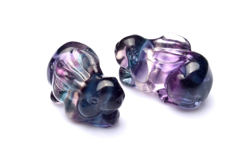 縁起物 ブルーパープルフローライト 30-32x17-18mm うさぎ彫刻 置物 1