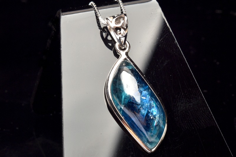1点物】AAAA透明☆Silver925 カイヤナイト 22x10mm リーフ