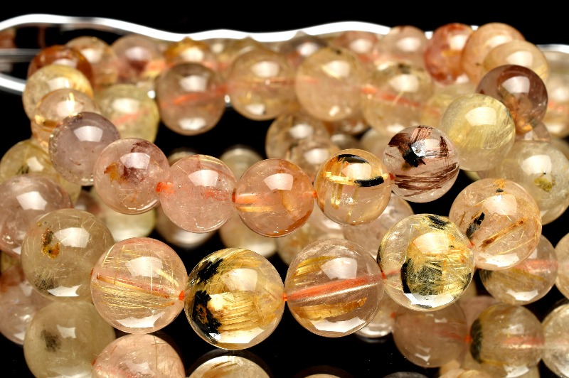 母岩入り◇黒金 ヘマタイトインタイチンルチルクォーツ 10.5mm