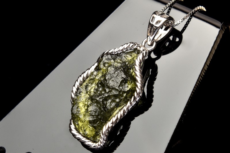 1点物】AAA+☆入手困難 Silver925 モルダバイト 25x12mm 原石