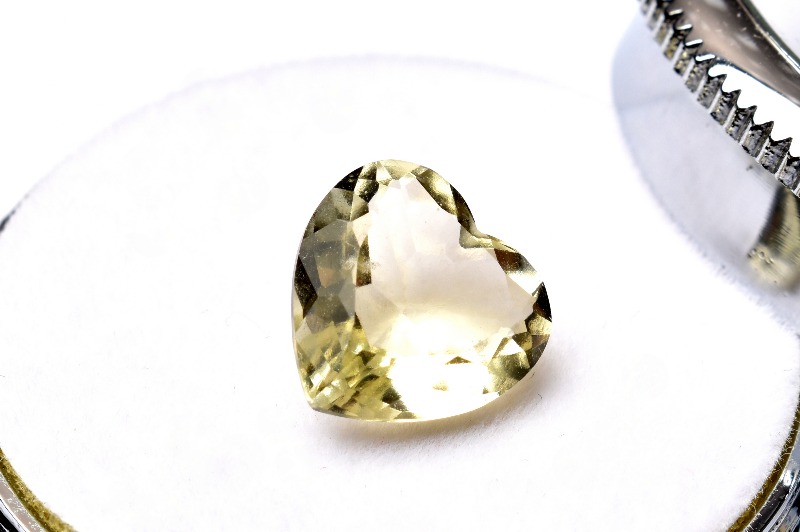 1点物】希少◇宝石質 リビアングラス 11x11mm ハートファセット