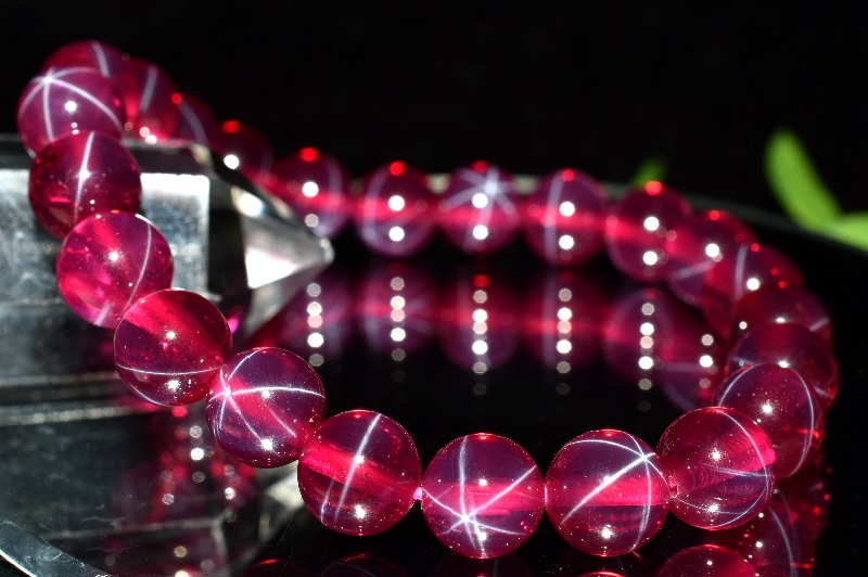 よく見る「芸能人が愛用 1点物】六条スター 8mm スタールビー(合成コランダム) ブレスレット・バングル