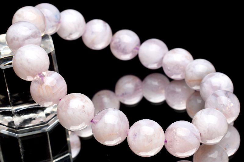 ラベンダーアメジスト ブレットカットピアス ラベンダーアメジスト ブレットカットピアス