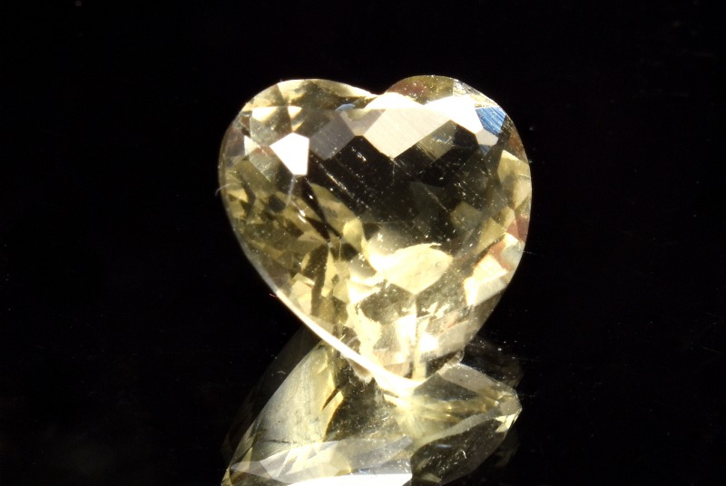 ❤️高品質リビアングラス❤️ 1点物】希少◇宝石質 リビアングラス 11x11mm ハートファセット