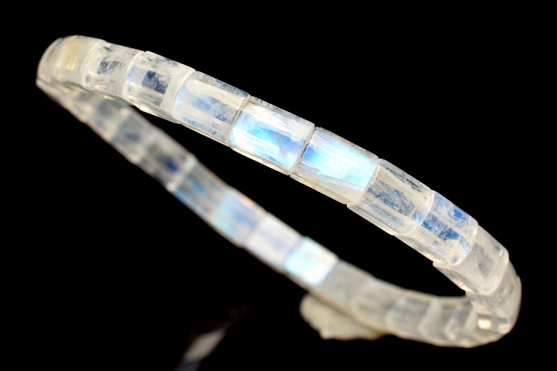 【ブルームーンストーン】淡く光を映す静かな白 天然石 バングル 1点物】神秘のブルーシラー◇インド産 ブルームーンストーン 6.5-8x5