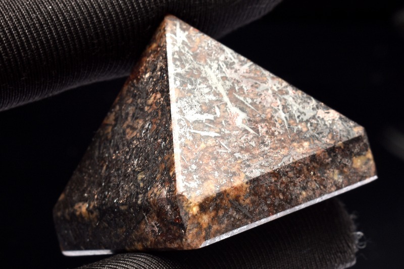 1点物】サハラ砂漠産 コンドライト隕石(サハラNWA869隕石) 35x35x31mm