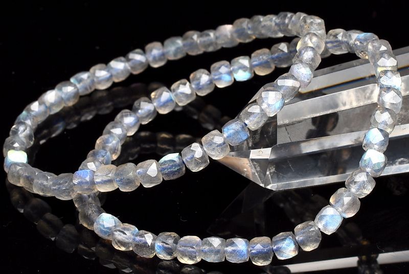 キラキラカット◇ ラブラドライト 4x4.5mm キューブカット