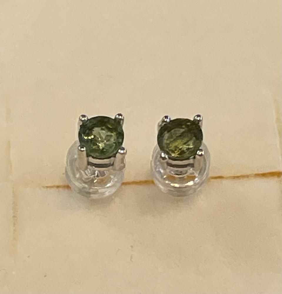 特選！宝石質モルダバイトピアス 4mm 本物保証 隕石 - 水晶